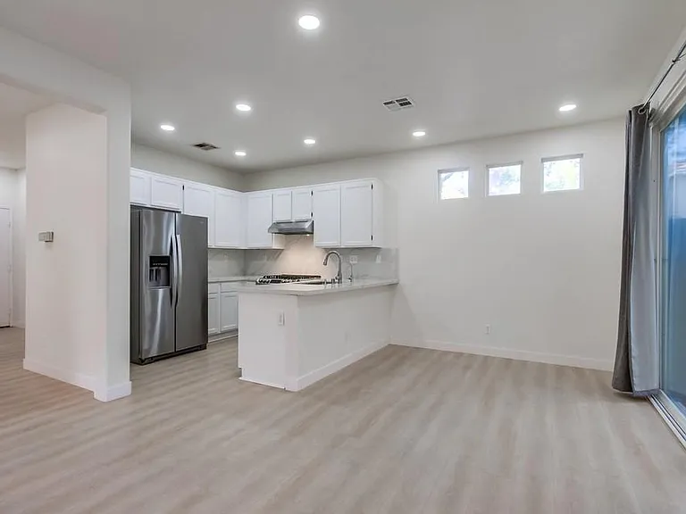 11655-8 Compass Point Dr N — Photo 10