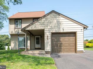 1 Honey Locust Ct, Blackwood, NJ 08012