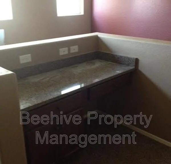 2947 N Evergreen St — Photo 7