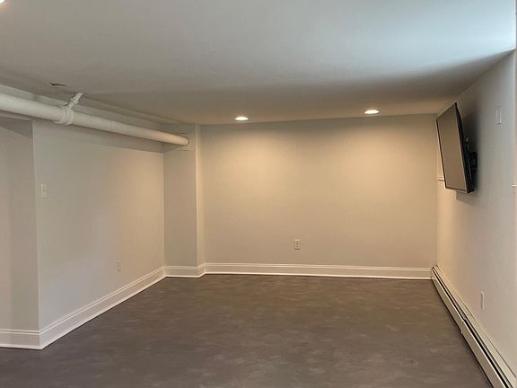3rd image of 232 Richmond Ave #17
