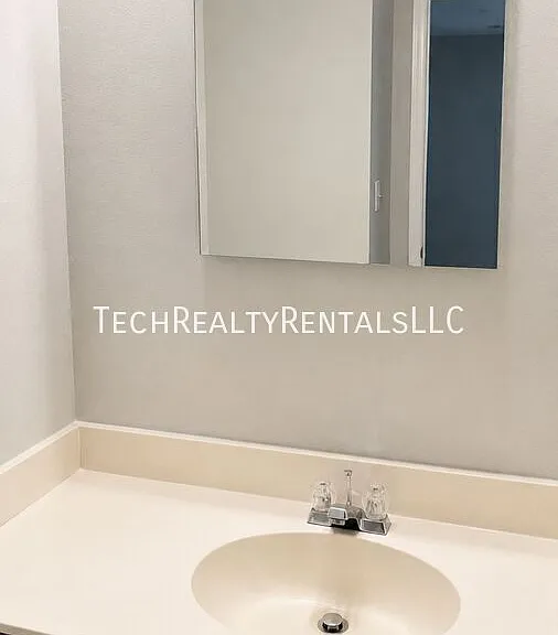 2557 Stockbridge Dr #B-1 — Photo 14