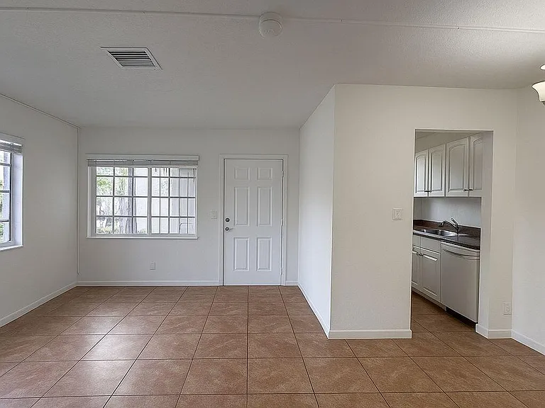 1671 NE 33rd St #1 — Photo 8