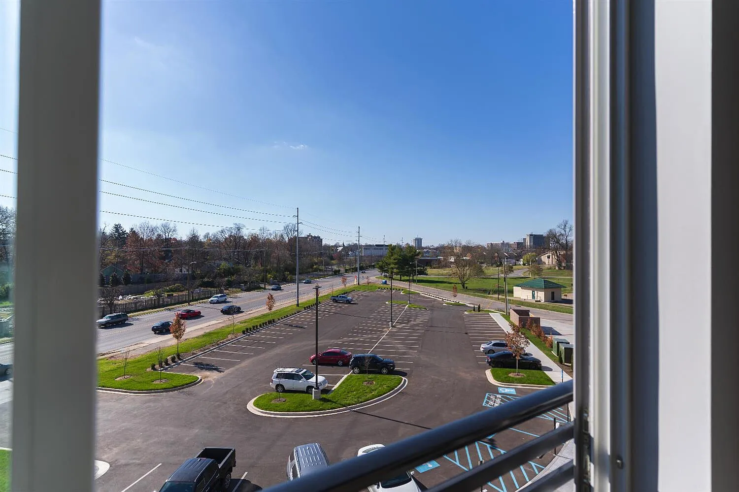 1 bed, 1.0 bath, 703 sqft, $1,300 — Photo 3