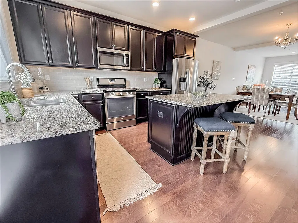 3 bed, 2.5 bath, 1632 sqft, $2,950 — Photo 3