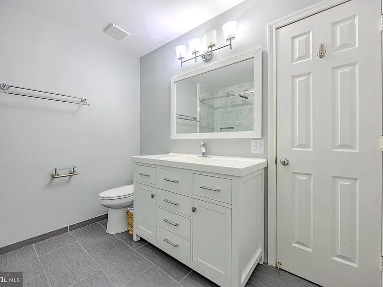 8200 Maple Ridge Ave — Photo 17