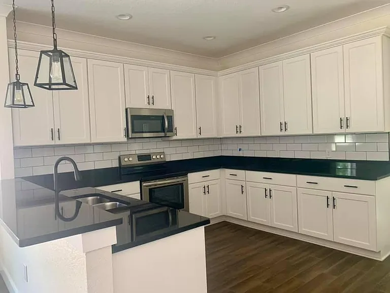 595 W Saunders St — Photo 14