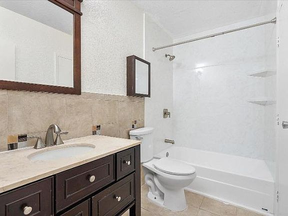 4th image of 2927 W Missionwood Cir #D-12