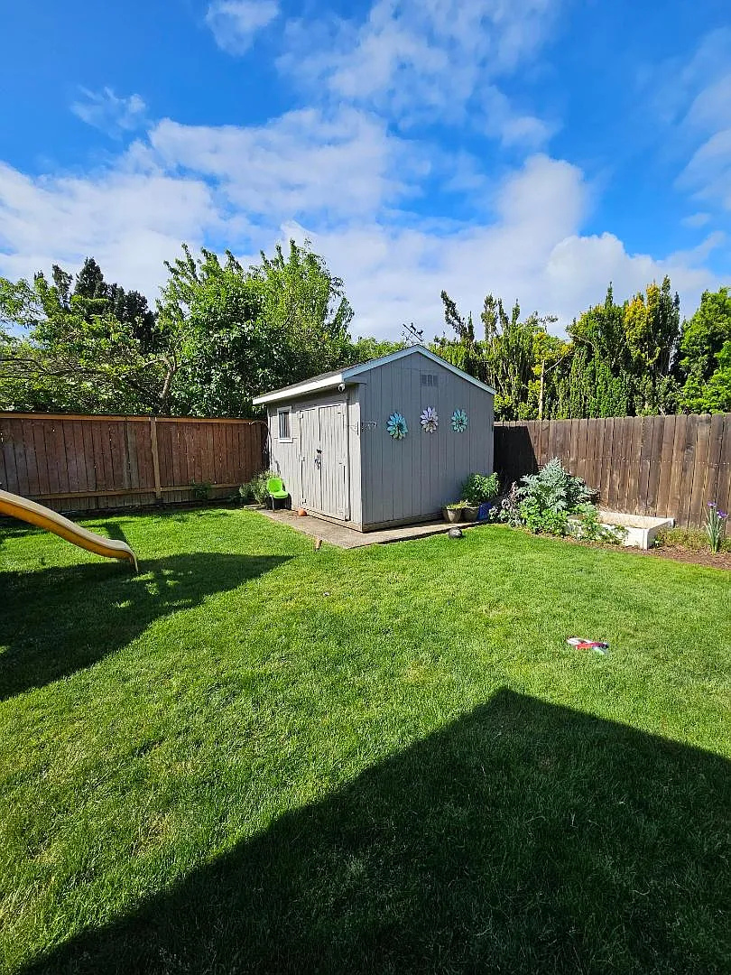 4704 NW Grant St — Photo 4