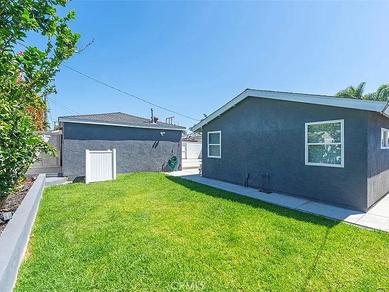 18417 Glenburn Ave — Photo 33