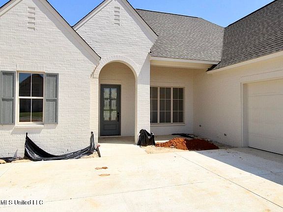 2nd image of 392 Aurora Cir