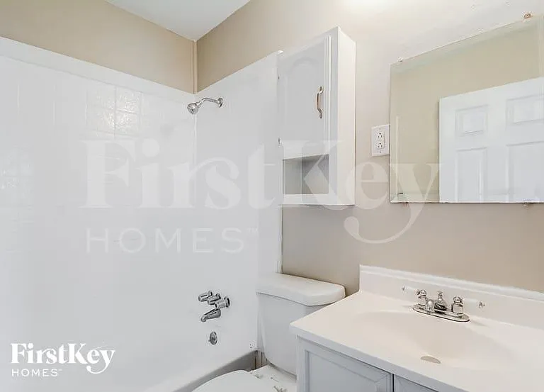 1555 Florida Dr — Photo 9