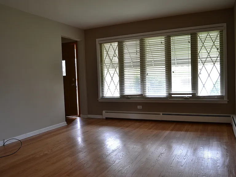 9647 S Sacramento Ave — Photo 3