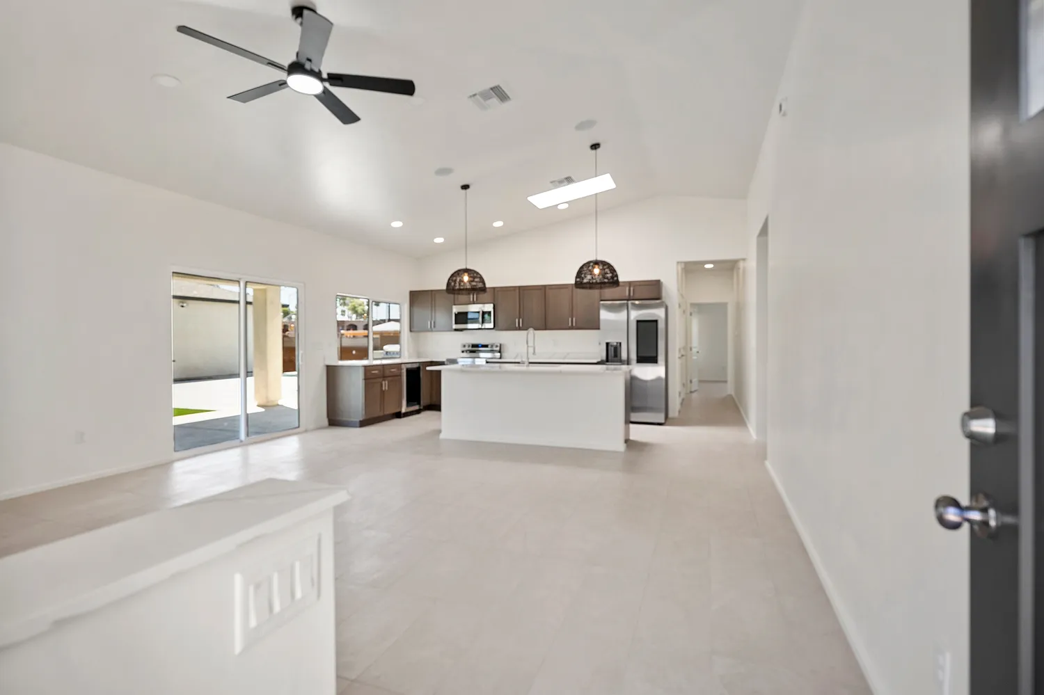 4 bed, 1600 sqft, $3,900 — Photo 4