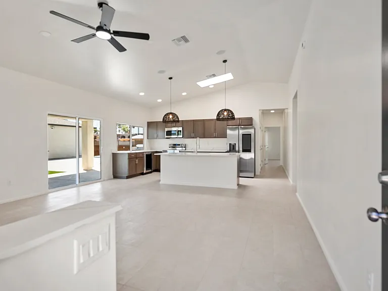 3217 N Mountain Ave — Photo 4