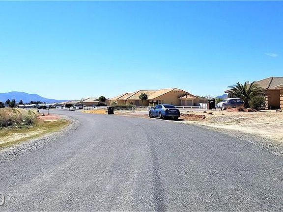 4th image of 441 Chevron St