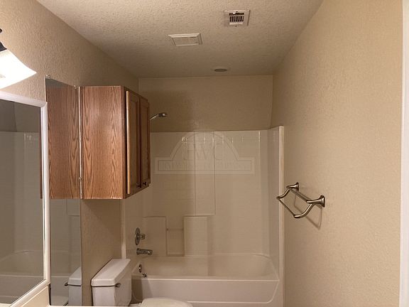 5th image of 2105 Charleston Ct APT B
