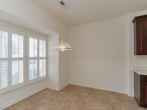 5th image of 306 Majesty Ct