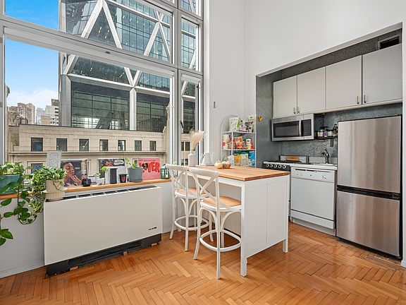 3rd image of 301 W 57th St APT 6CC