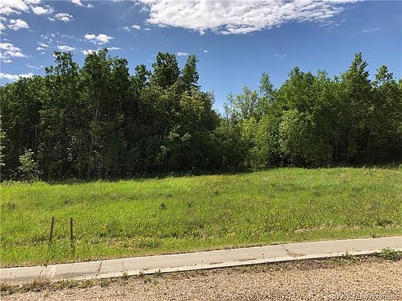 2nd image of 44 Avenue Close Lot 4