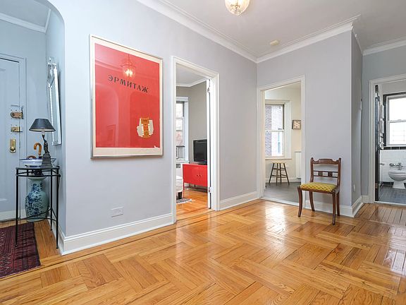 3rd image of 601 Pelham Pkwy N APT 409