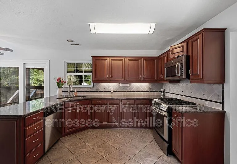 136 E Hbr — Photo 13
