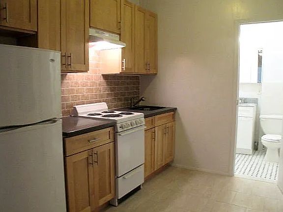 4th image of 422 E 73rd St APT 3B