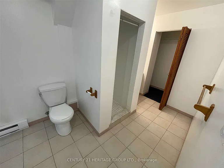 217 Yorkshire Dr — Photo 8