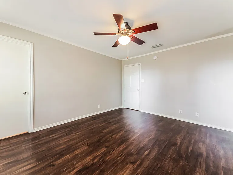 2115 Lattimore St — Photo 10