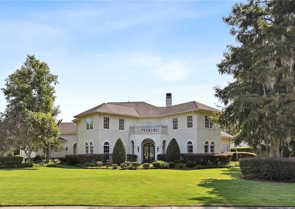 1st image of 8 Oak Alley Dr