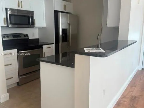 7350 SW 89th St APT 2110S, Miami, FL 33156