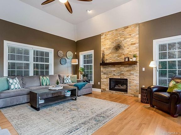 3rd image of 34 Sand Hill Ln