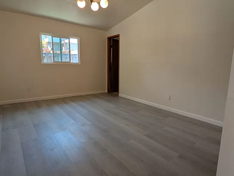 1702 Walnut St — Photo 6