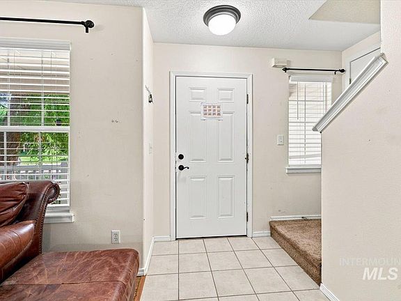 4th image of 1327 W Balboa St