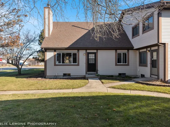 1717 Cedarbrook Ct #1, Sycamore, IL 60178