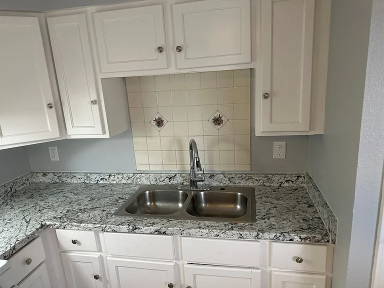 328 Rhode Island St NE — Photo 5