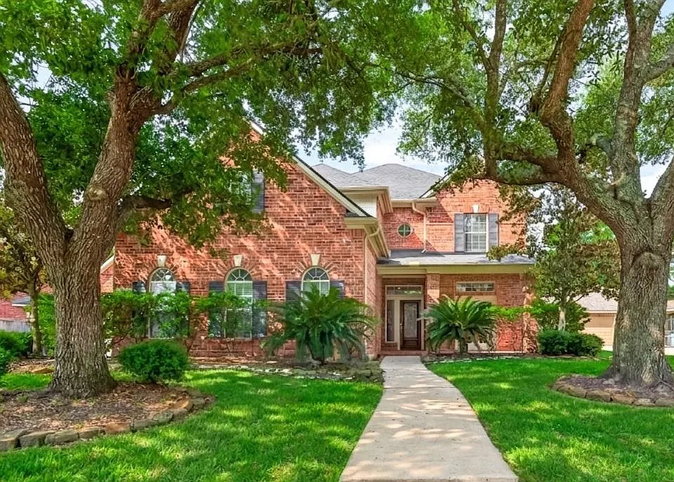 8110 Clearwater Xing