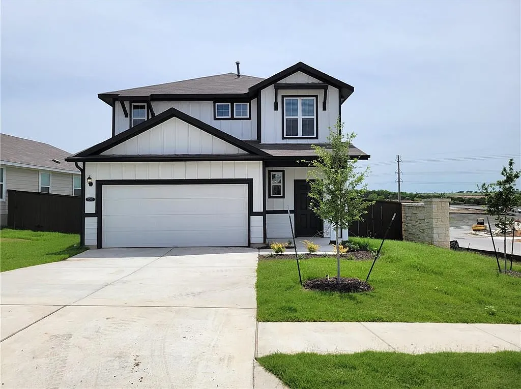 3 bed, 2.5 bath, 1704 sqft, $2,195 — Photo 1