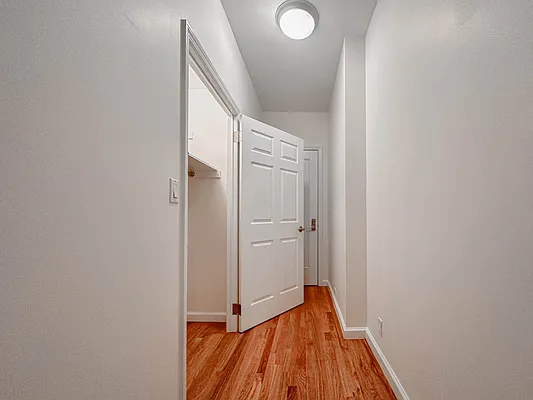 Rented by Manhattan Realty Group | media 8