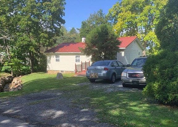2nd image of 646 Yale Ln