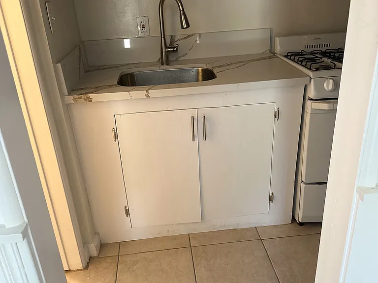 611 S Flower St #5 — Photo 15