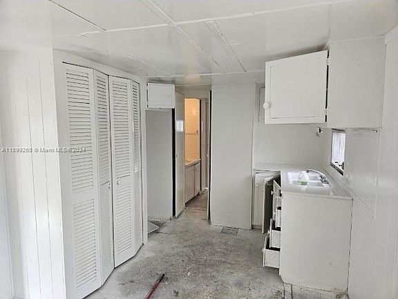 2nd image of 909 51st Avenue Dr W