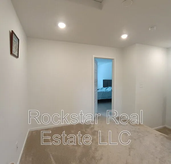 109 W Goldenrod Ave — Photo 15
