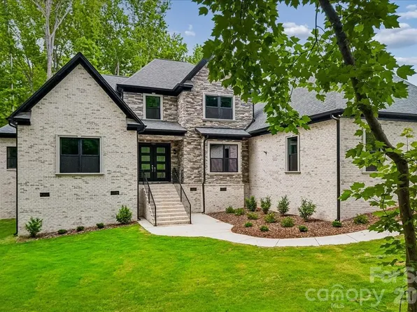 641 Cottonfield Cir, Waxhaw, NC 28173