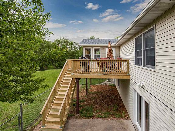4th image of 32 Birchwood Dr