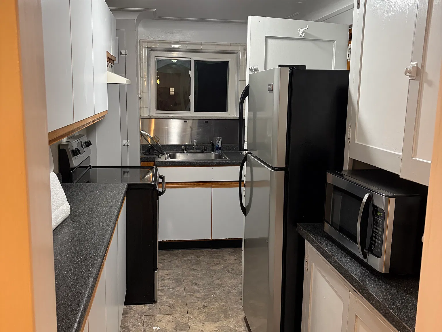2 bed, $1,600 — Photo 3