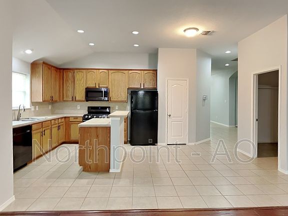 5th image of 2708 Hawthorne Dr