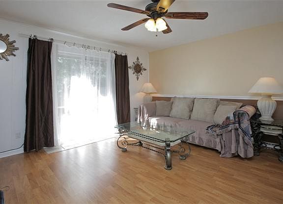3rd image of 15111 Oakwood Ln