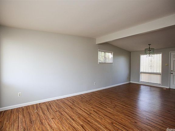 4th image of 33 N Meadowcliff Dr