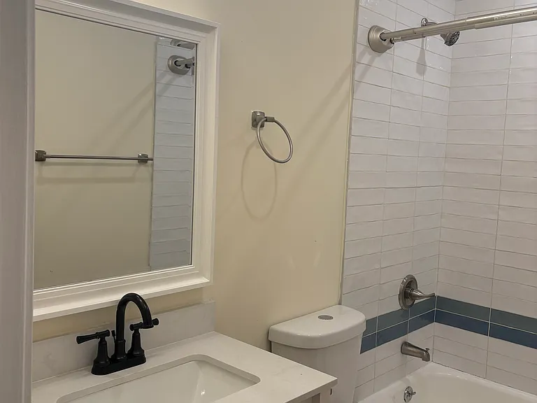 Alexandria Apartments — Photo 33