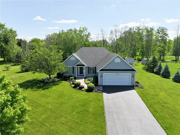 5736 Carriage Ct, Ontario, NY 14519